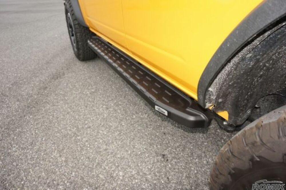 Romik® 5.5" REC Series Black Running Boards with Black Trim For 2021-2023 Ford Bronco 52388419